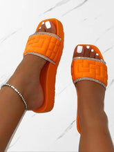 Pantuflas de punta redonda con parches de diamantes de imitación